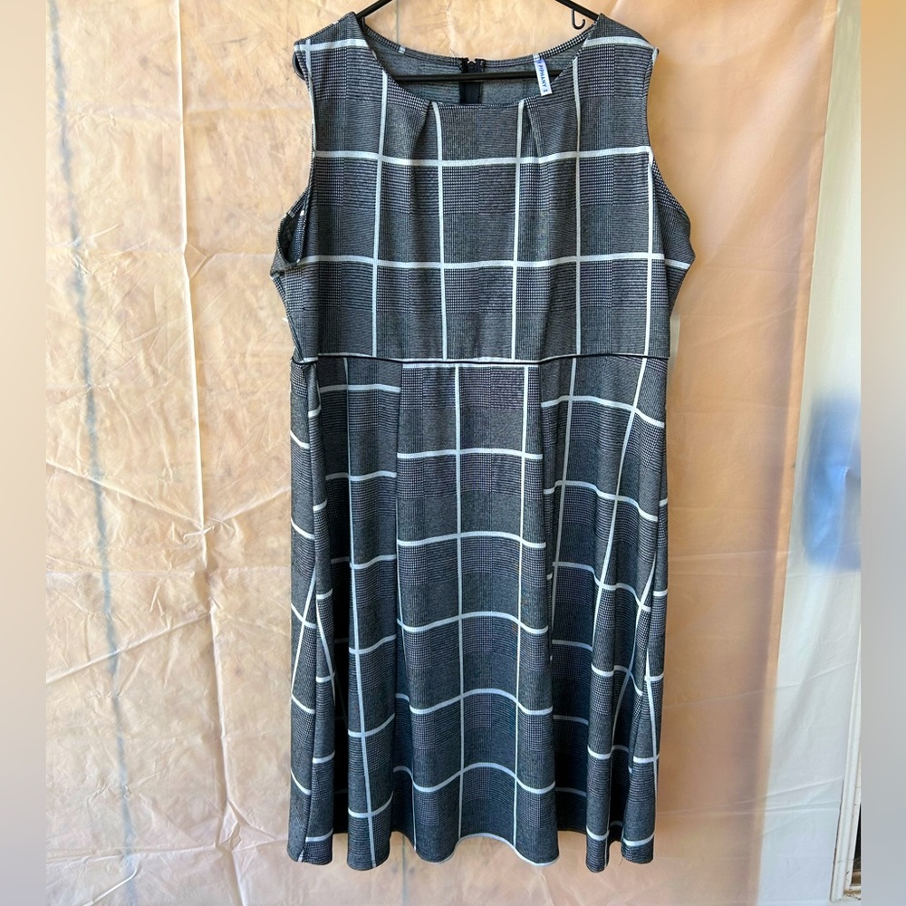 Color grey, black, White sleeveless
